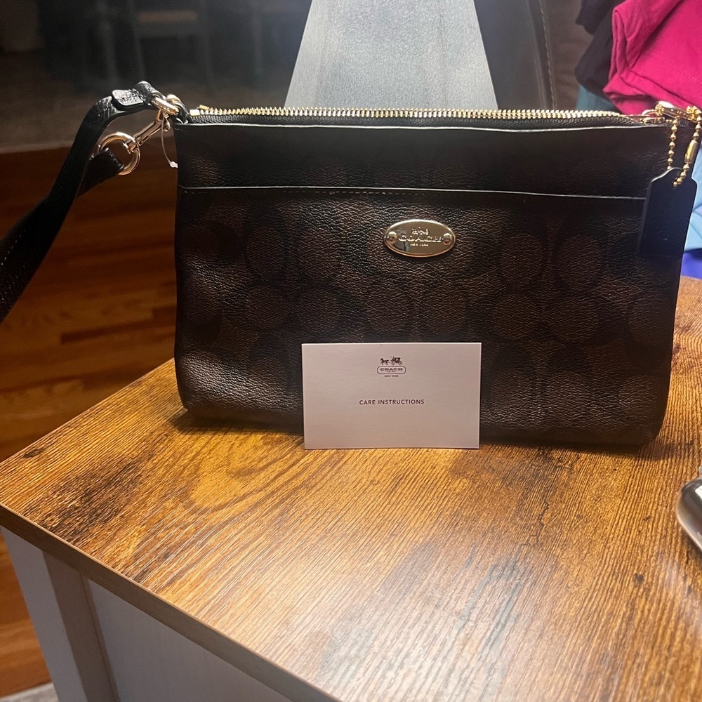 NWOT Coach Black and Brown Signature Wristlet
